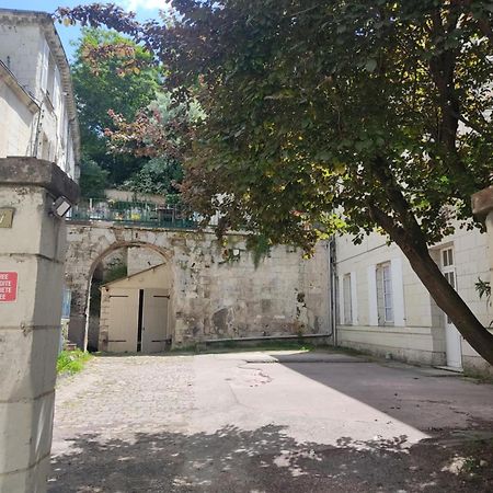 Appartement Avec Parking Prive Saumur Esterno foto