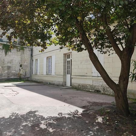 Appartement Avec Parking Prive Saumur Esterno foto