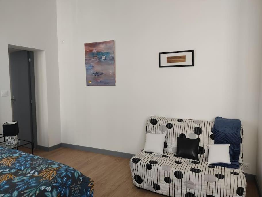 Appartement Avec Parking Prive Saumur Esterno foto